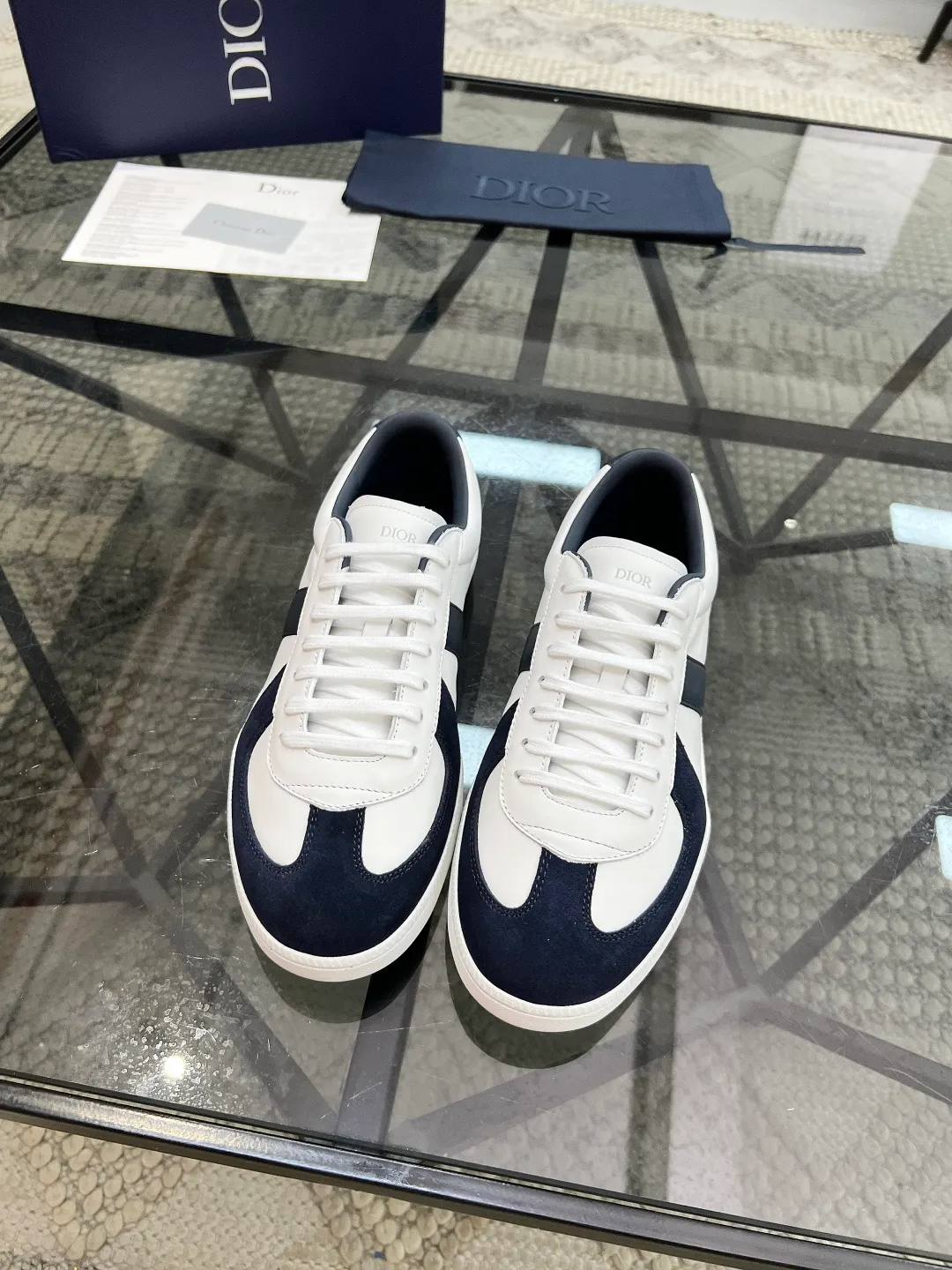 Men's Men's Shoes 💰400【New Style】🍿🍿𝐃𝐢𝐨* — Dior. Dior's new casual sneakers define your fashionable pace. They boldly use innovative technological fabrics to create a futuristic silhouette. The light and breathable mesh material, combined with the unique texture coating process, presents a refreshing visual effect, as if it is a fashion item from the future world. Whether paired with casual outfits or mixed with formal looks, the Dio* D-Sketch sneakers are effortless and add a touch of futuristic style to your overall look. From the streets to the catwalk, it is your indispensable fashion tool. The upper is made of high-tech mesh material, which is light and breathable and fits your feet like a second skin, keeping you dry and comfortable even in the hot summer. The delicate mesh structure gives the shoes a unique visual effect and displays a futuristic aesthetic. Code number: 39-44 (38, 45 customized)